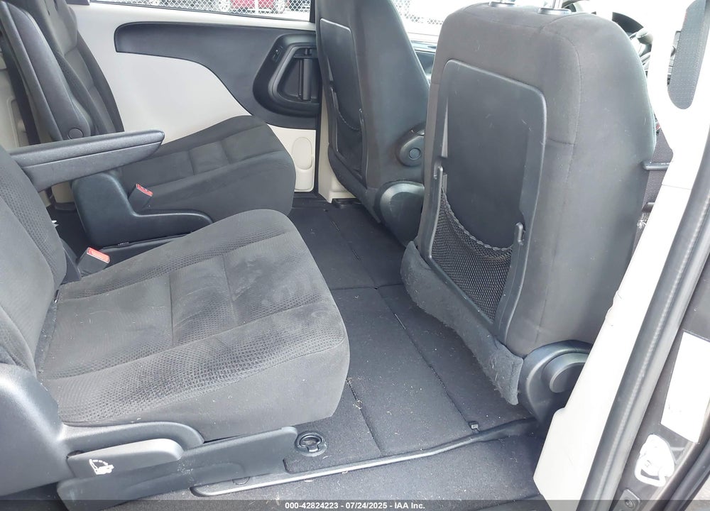 2016 DODGE GRAND CARAVAN VIN: 2C4RDGCG1GR327925