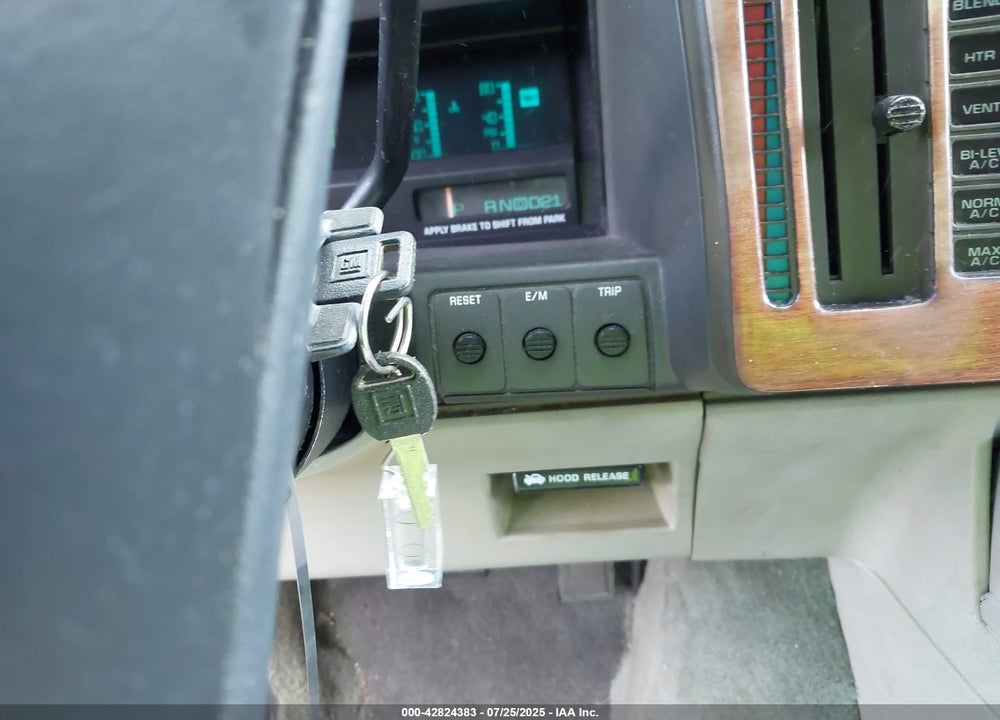 1995 CHEVROLET ASTRO VIN: 1GBDM19W8SB267840