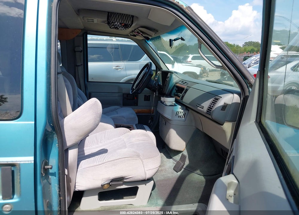 1995 CHEVROLET ASTRO VIN: 1GBDM19W8SB267840