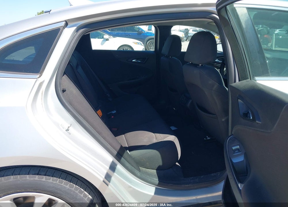 2018 CHEVROLET MALIBU VIN: 1G1ZD5ST5JF138530