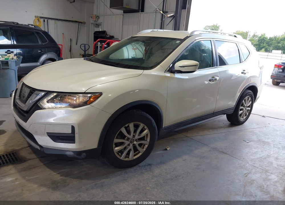 2017 NISSAN ROGUE SV VIN: KNMAT2MV6HP595081
