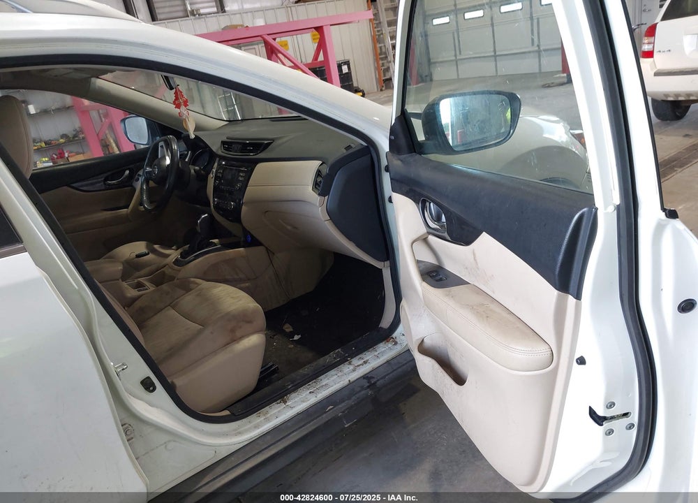 2017 NISSAN ROGUE SV VIN: KNMAT2MV6HP595081