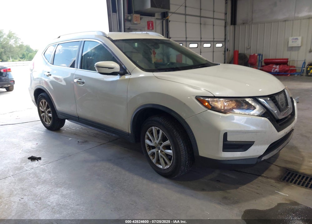 2017 NISSAN ROGUE SV VIN: KNMAT2MV6HP595081