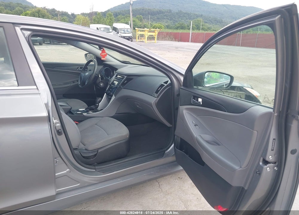 2014 HYUNDAI SONATA VIN: 5NPEB4AC8EH863235