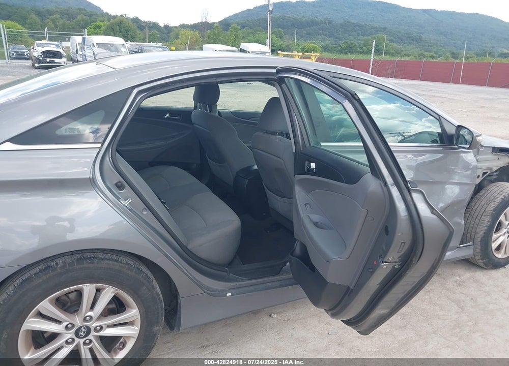 2014 HYUNDAI SONATA VIN: 5NPEB4AC8EH863235