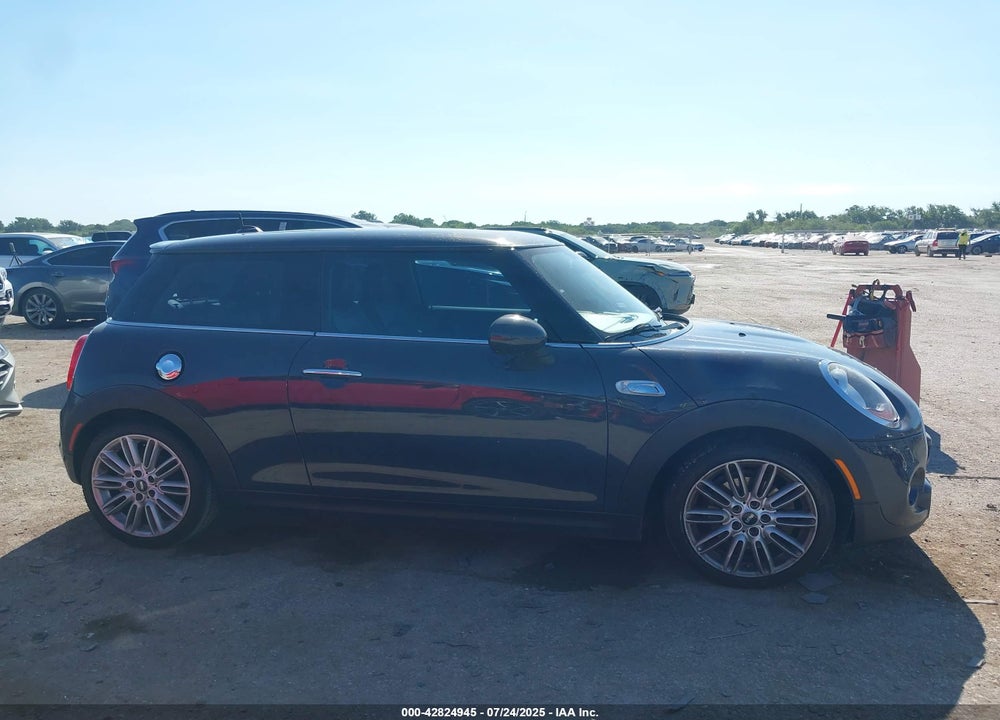2015 MINI HARDTOP COOPER S VIN: WMWXP7C59F2A35675