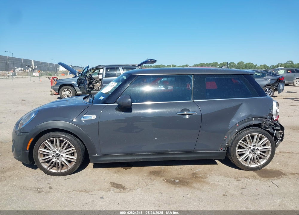 2015 MINI HARDTOP COOPER S VIN: WMWXP7C59F2A35675