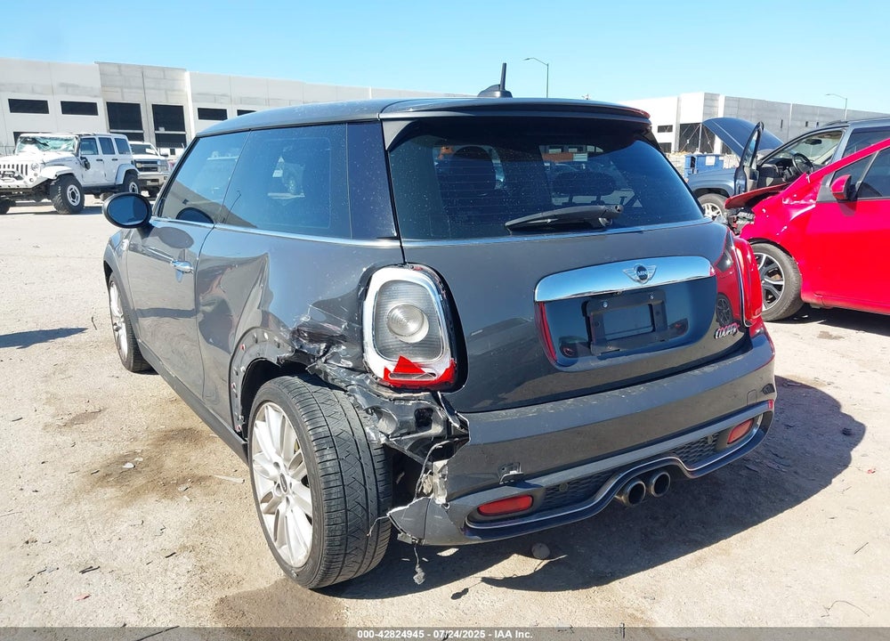 2015 MINI HARDTOP COOPER S VIN: WMWXP7C59F2A35675