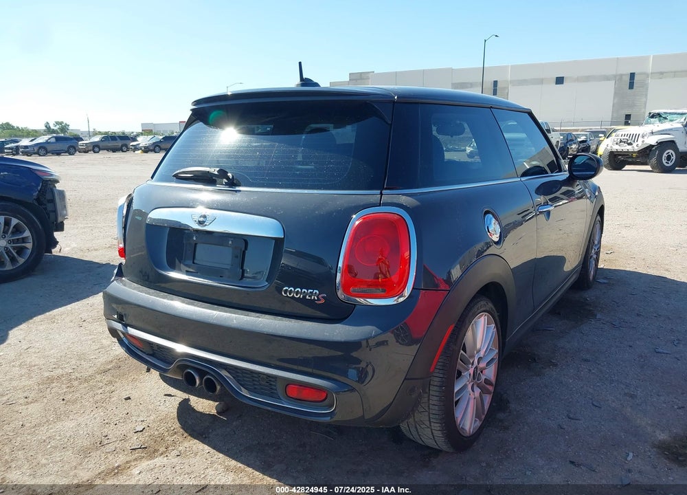 2015 MINI HARDTOP COOPER S VIN: WMWXP7C59F2A35675