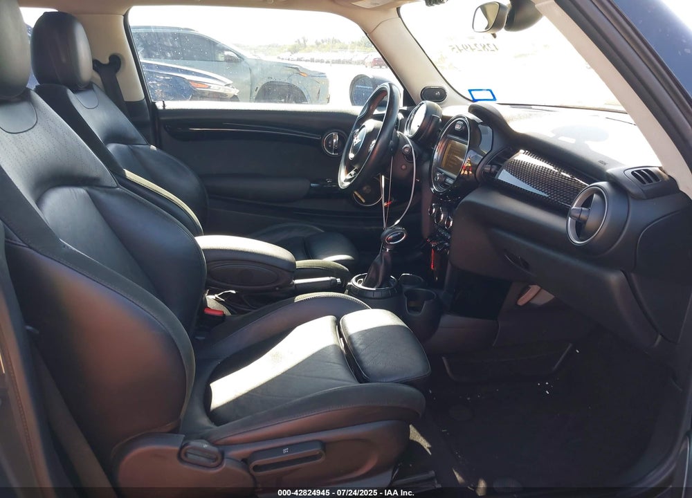 2015 MINI HARDTOP COOPER S VIN: WMWXP7C59F2A35675