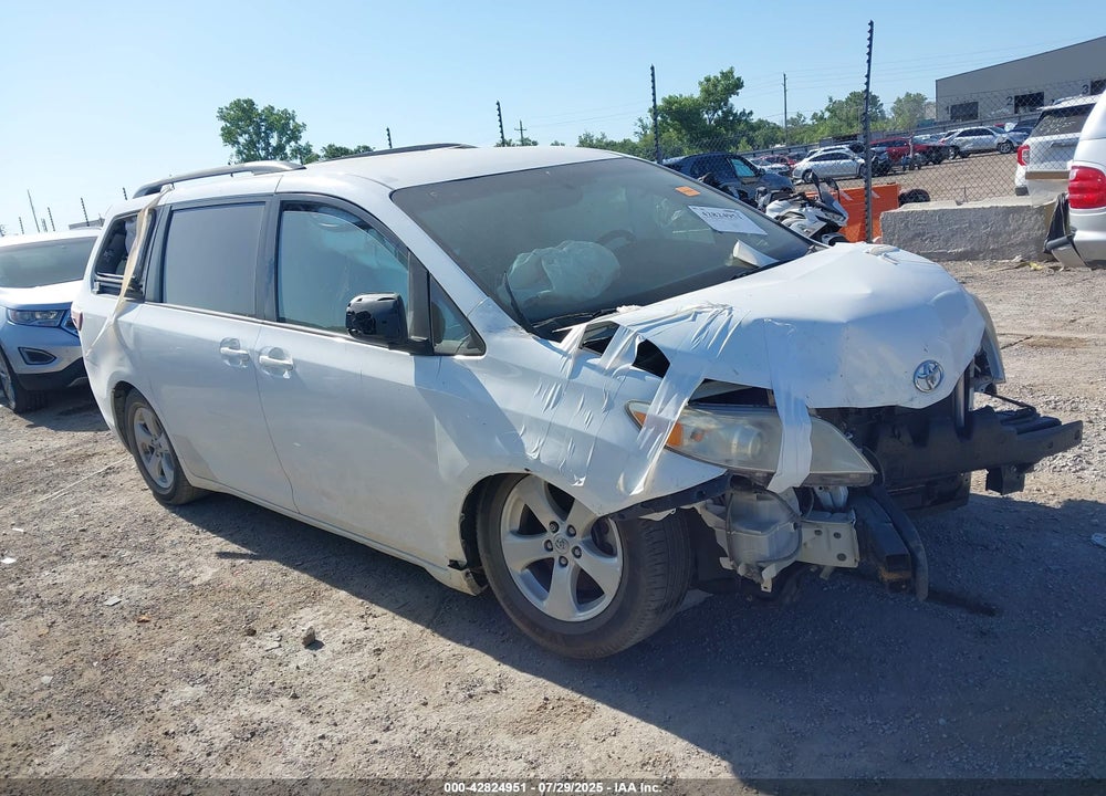 2015 TOYOTA SIENNA LE 8 PASSENGER VIN: 5TDKK3DC3FS672570