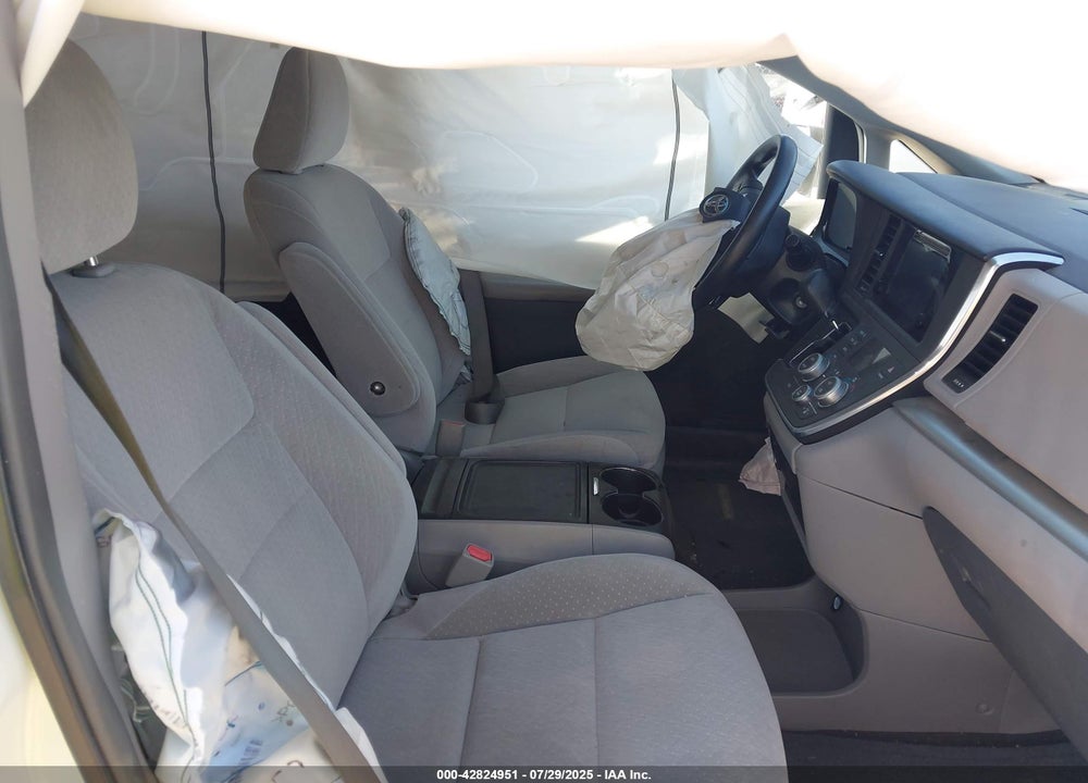 2015 TOYOTA SIENNA LE 8 PASSENGER VIN: 5TDKK3DC3FS672570