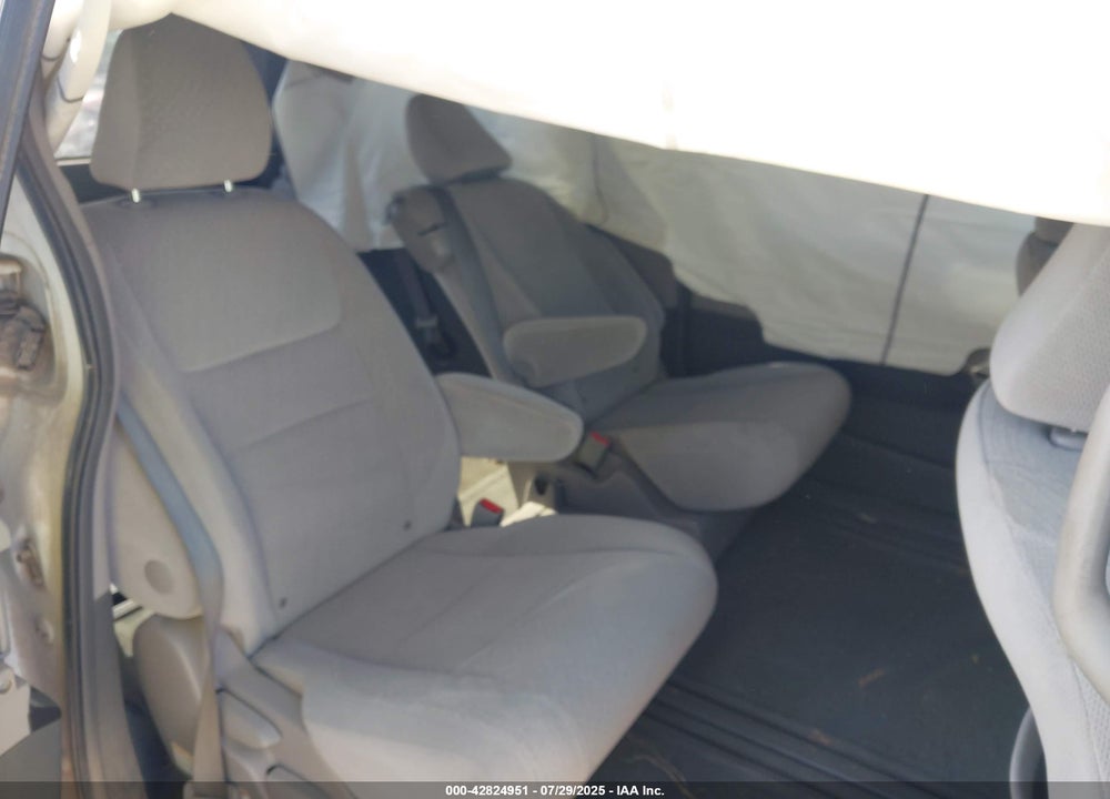 2015 TOYOTA SIENNA LE 8 PASSENGER VIN: 5TDKK3DC3FS672570