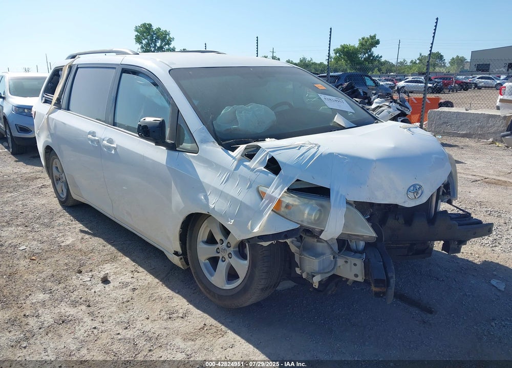 2015 TOYOTA SIENNA LE 8 PASSENGER VIN: 5TDKK3DC3FS672570