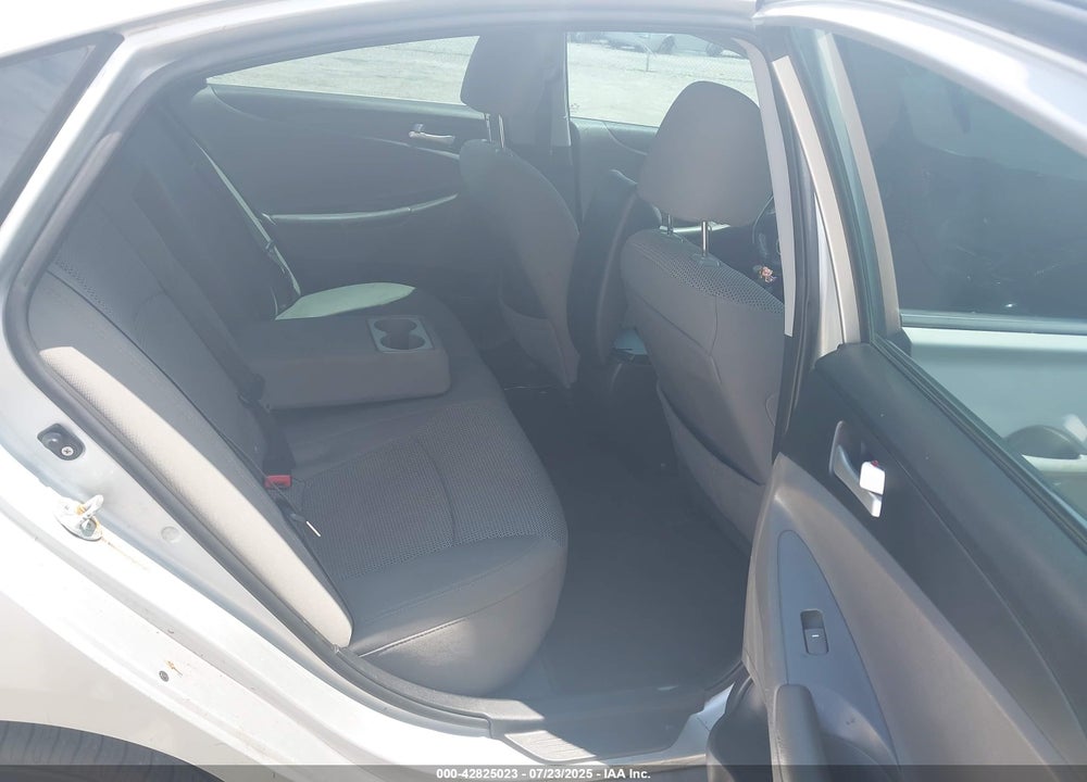 2011 HYUNDAI SONATA VIN: 5NPEB4AC0BH111931