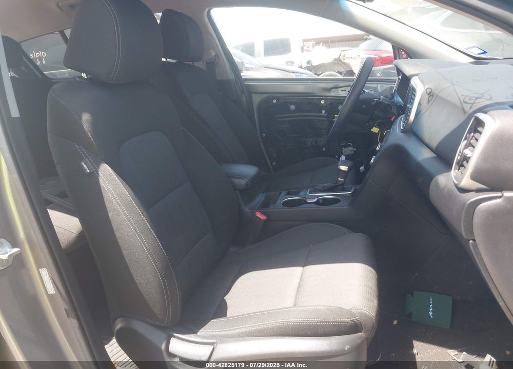 2021 KIA SPORTAGE VIN: KNDPMCAC0M7929292