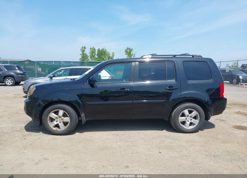 2011 HONDA PILOT VIN: 5FNYF4H40BB080517