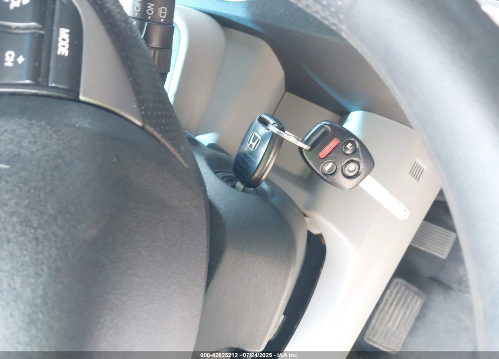 2011 HONDA PILOT VIN: 5FNYF4H40BB080517