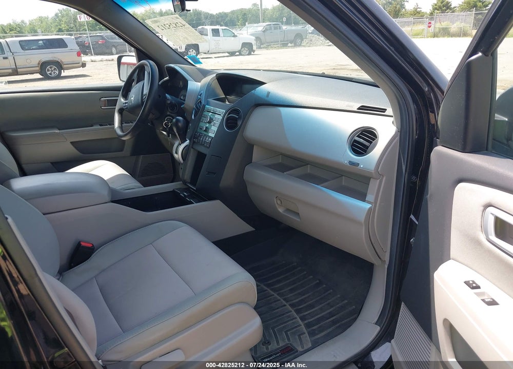 2011 HONDA PILOT VIN: 5FNYF4H40BB080517