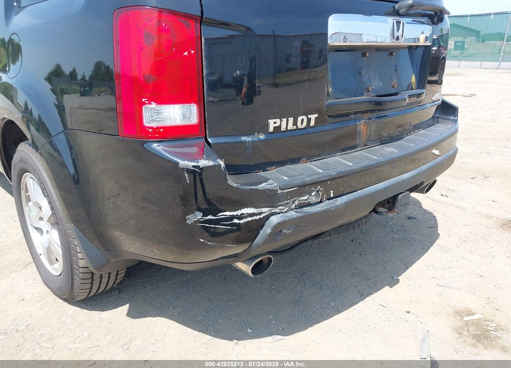 2011 HONDA PILOT VIN: 5FNYF4H40BB080517