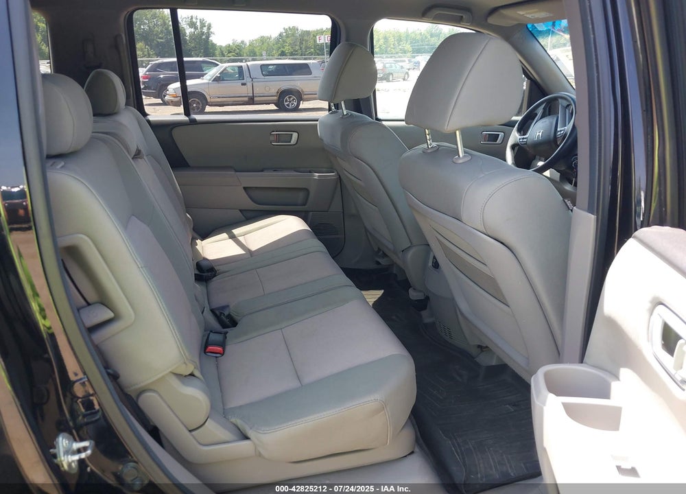 2011 HONDA PILOT VIN: 5FNYF4H40BB080517