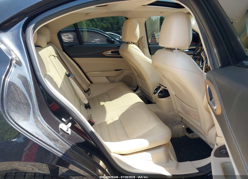 2017 ALFA ROMEO GIULIA VIN: ZARFAEEN9H7549293