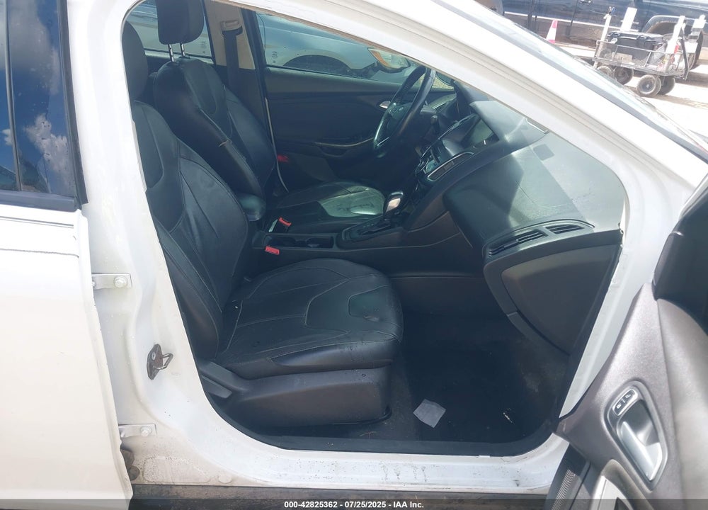 2015 FORD FOCUS SE VIN: 1FADP3F23FL200715