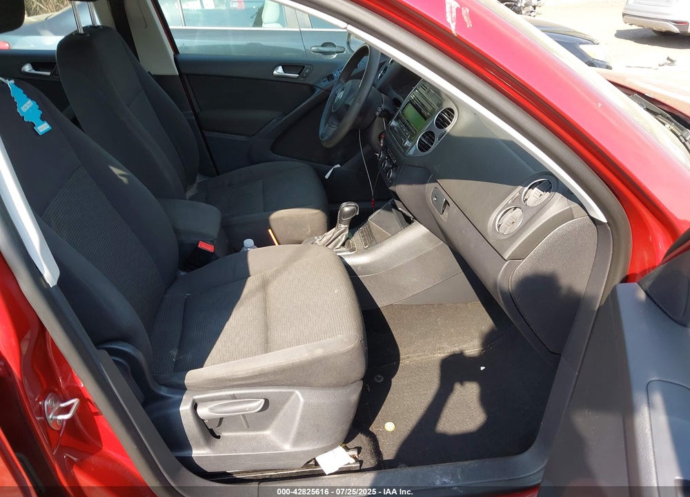 2012 VOLKSWAGEN TIGUAN VIN: WVGBV7AX6CW001360