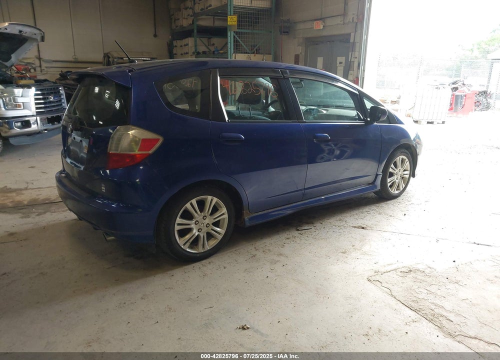 2010 HONDA FIT VIN: JHMGE8G46AC000476