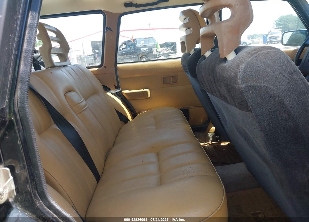 1992 VOLVO 240 VIN: YV1AW8807N1918524