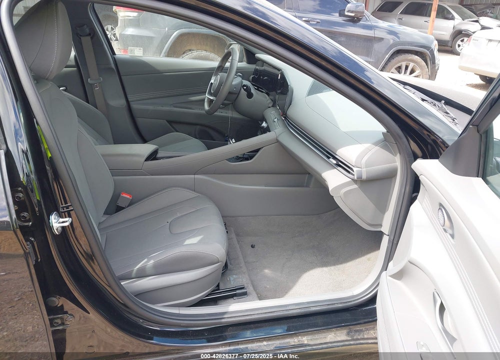 2025 HYUNDAI ELANTRA VIN: KMHLS4DG3SU975637