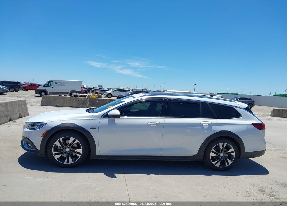 2018 BUICK REGAL TOURX ESSENCE VIN: W04GV8SX5J1096190