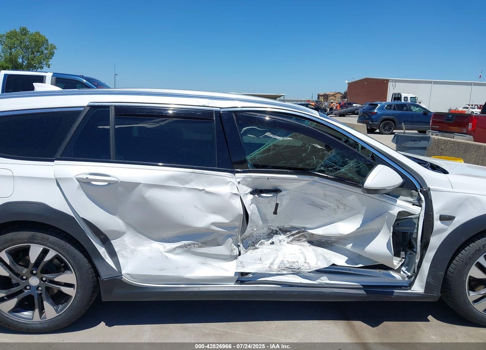 2018 BUICK REGAL TOURX ESSENCE VIN: W04GV8SX5J1096190