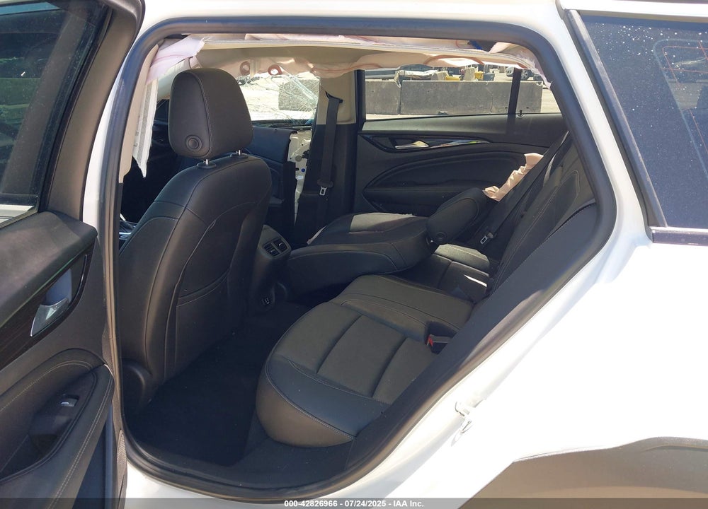 2018 BUICK REGAL TOURX ESSENCE VIN: W04GV8SX5J1096190