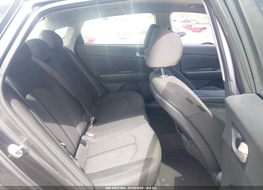 2018 KIA OPTIMA VIN: KNAGT4L37J5235807