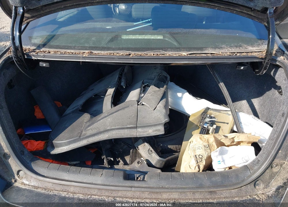 2016 HONDA ACCORD VIN: 1HGCR2F51GA015548