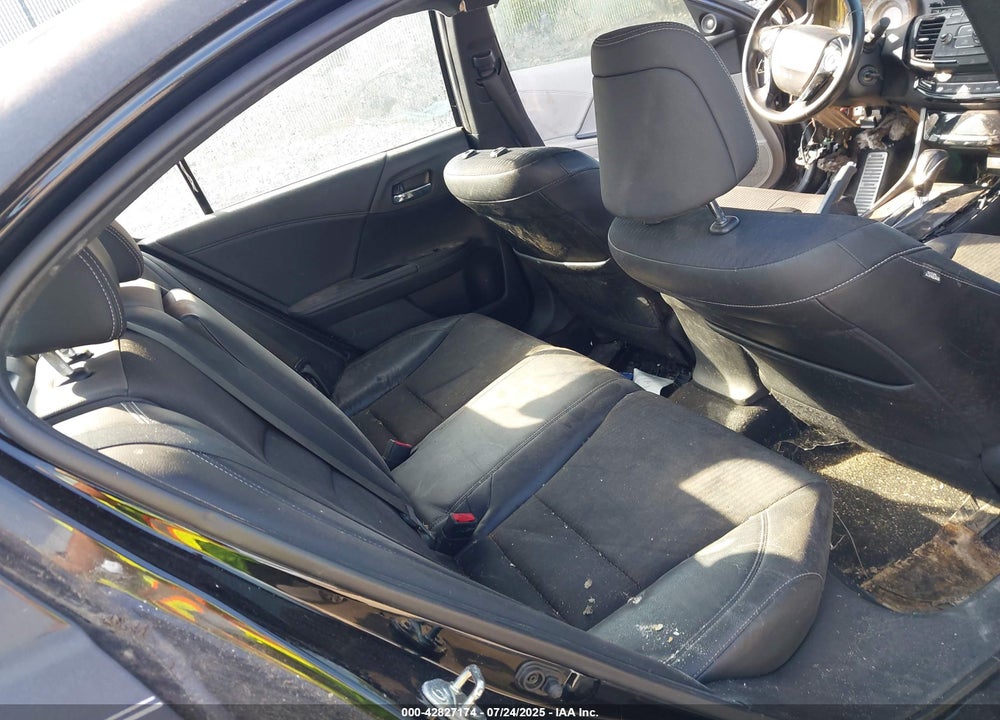 2016 HONDA ACCORD VIN: 1HGCR2F51GA015548