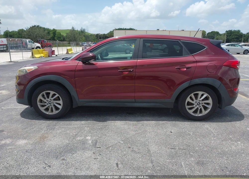 2017 HYUNDAI TUCSON SE VIN: KM8J23A44HU254778