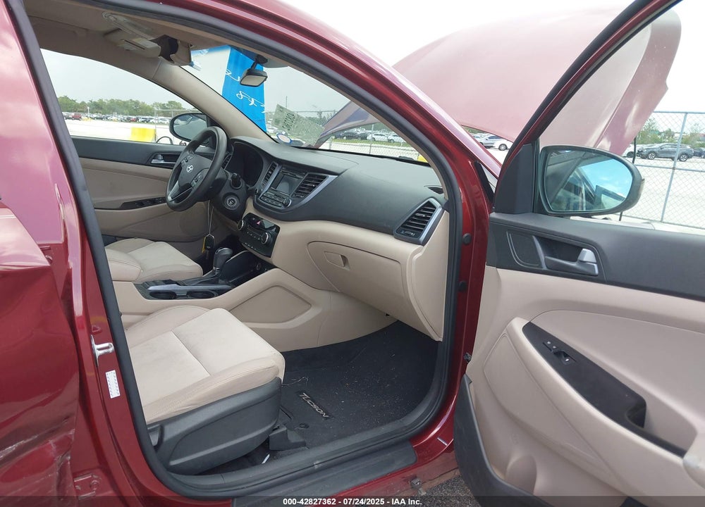 2017 HYUNDAI TUCSON SE VIN: KM8J23A44HU254778