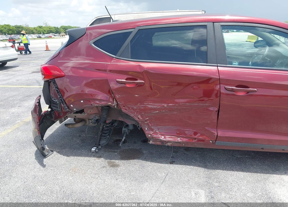 2017 HYUNDAI TUCSON SE VIN: KM8J23A44HU254778