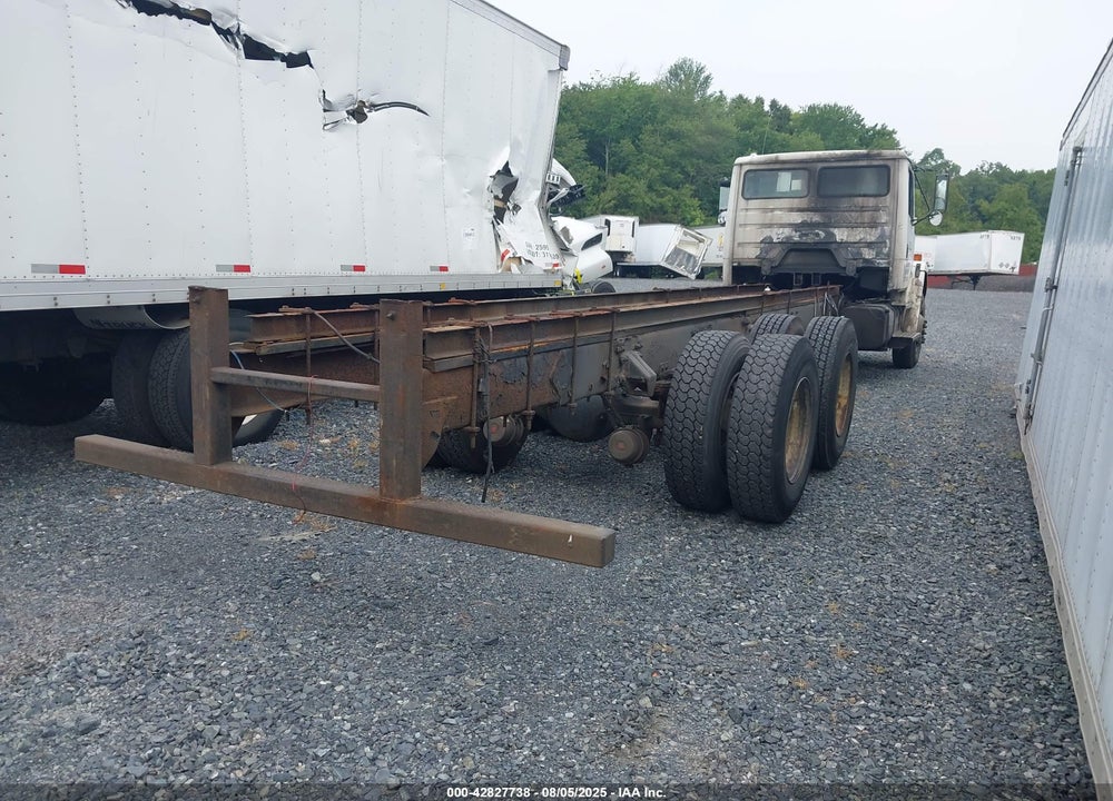 2000 FREIGHTLINER MEDIUM CONVENTIONAL VIN: 1FVXJJCB0YHF88971