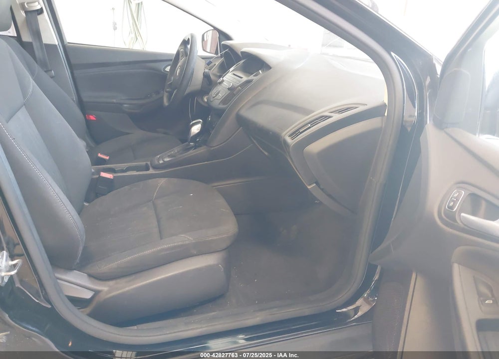 2016 FORD FOCUS VIN: 1FADP3K22GL212958