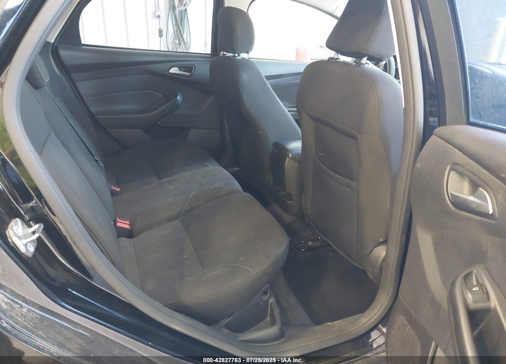 2016 FORD FOCUS VIN: 1FADP3K22GL212958