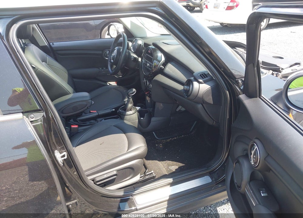 2016 MINI HARDTOP VIN: WMWXU1C53G2D09475