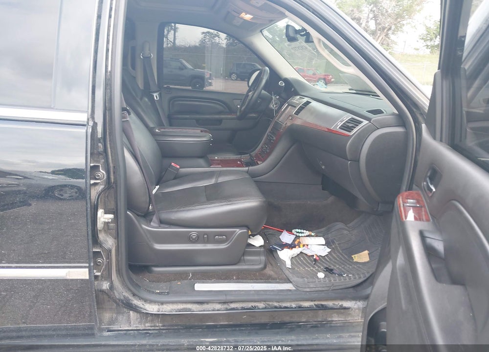 2014 CADILLAC ESCALADE ESV VIN: 1GYS4HEFXER197815