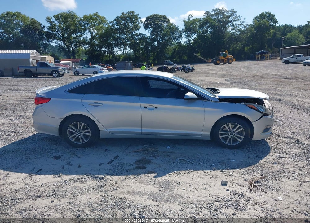 2015 HYUNDAI SONATA VIN: 5NPE24AF2FH082559