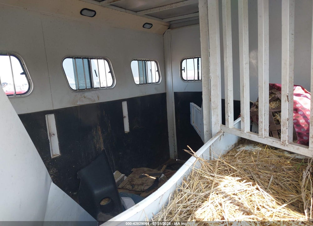 2002 TRAIL WEST 4 HORSE VIN: 49SH733262P018759