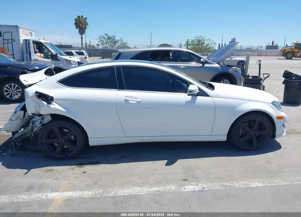 2014 MERCEDES-BENZ C CLASS VIN: WDDGJ4HB1EG328265