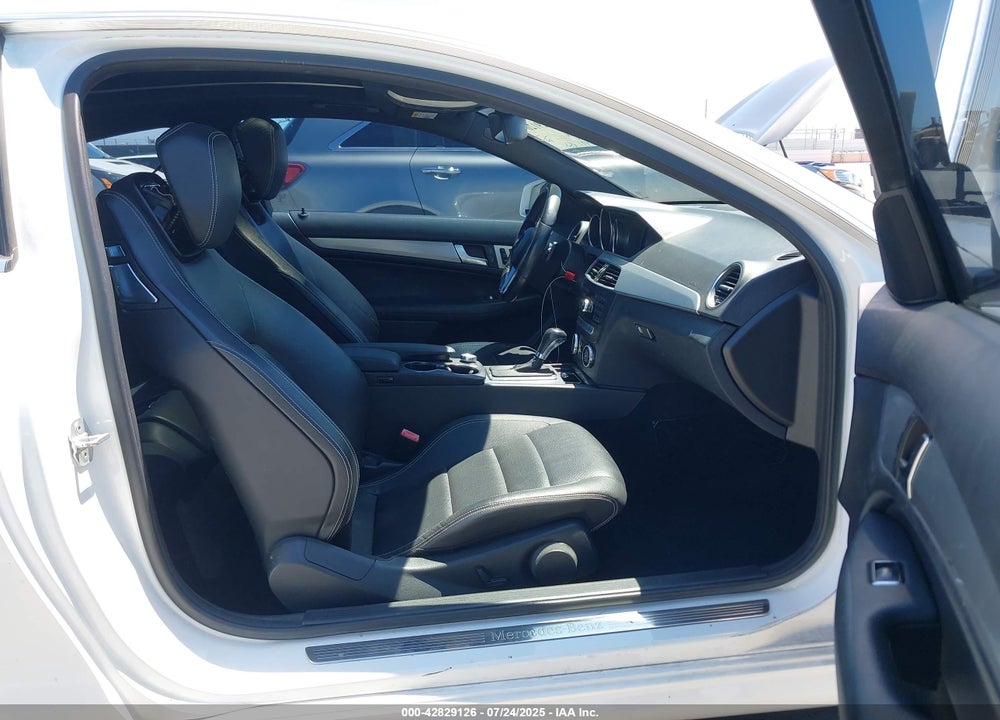 2014 MERCEDES-BENZ C CLASS VIN: WDDGJ4HB1EG328265