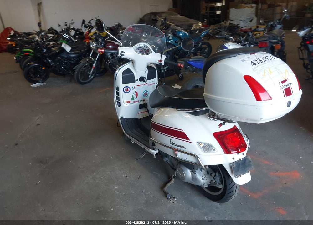 2010 VESPA GTS VIN: ZAPM459L5A5700194